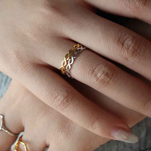 LA DNA CHARM RING