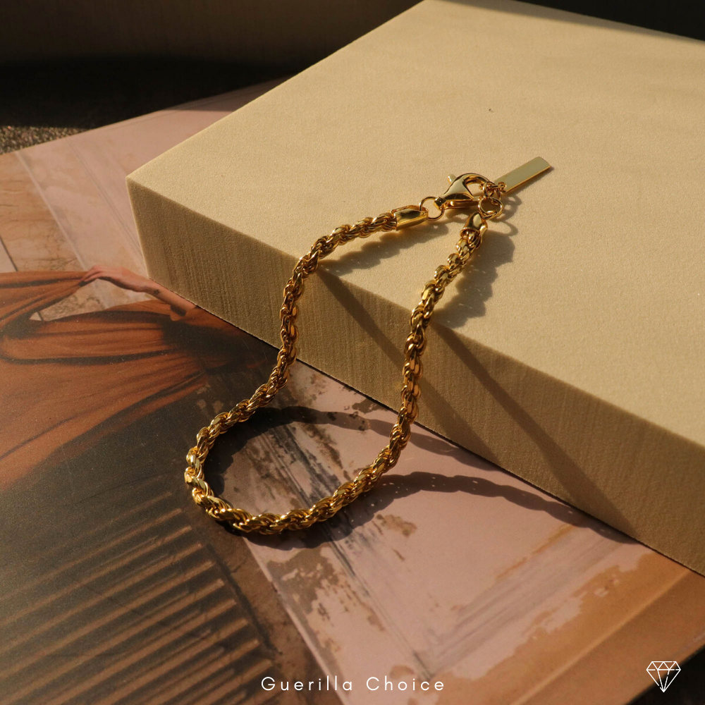 ESSENTIA CHARM BRACELET