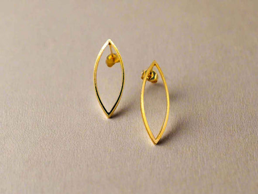 Golden Leaf Elegance Earrings – Elegant Gold Leaf Drop Jewelry